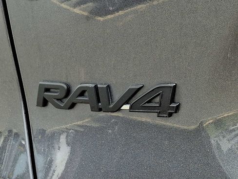 Used 2021 Toyota RAV4 LE FWD image 29