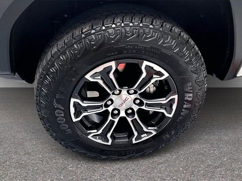 Used 2024 GMC Canyon AT4 image 32