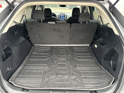 Used 2021 Ford Edge SE image 17