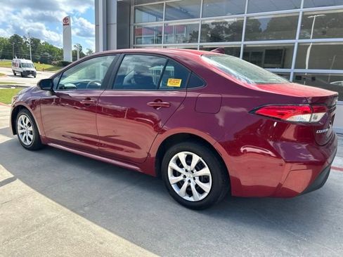 Used 2025 Toyota Corolla LE FWD image 7