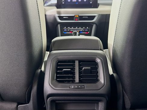 Used 2025 Volkswagen Taos SE image 31