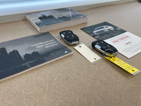 Used 2022 GMC Terrain SLT w/ Infotainment Package II image 17