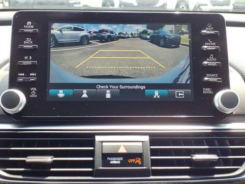 Used 2019 Honda Accord Touring image 10