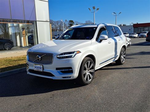 Used 2023 Volvo XC90 B6 Ultimate w/ Lounge Package image 2