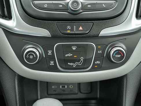 Used 2022 Chevrolet Equinox LS AWD/4WD image 32