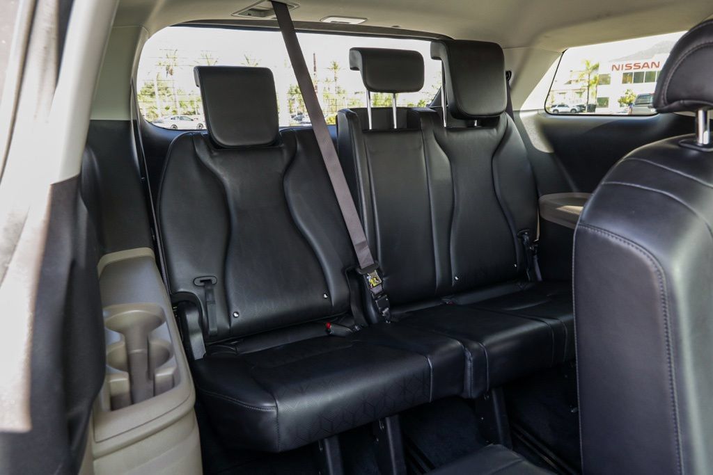 Used 2025 Kia Carnival FWD image 26