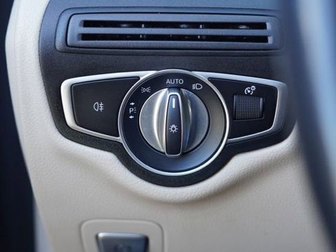 Used 2022 Mercedes-Benz GLC 300 4MATIC w/ Premium Package Lite image 18