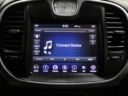 Used 2019 Chrysler 300 Touring w/ Sport Appearance Package image 15