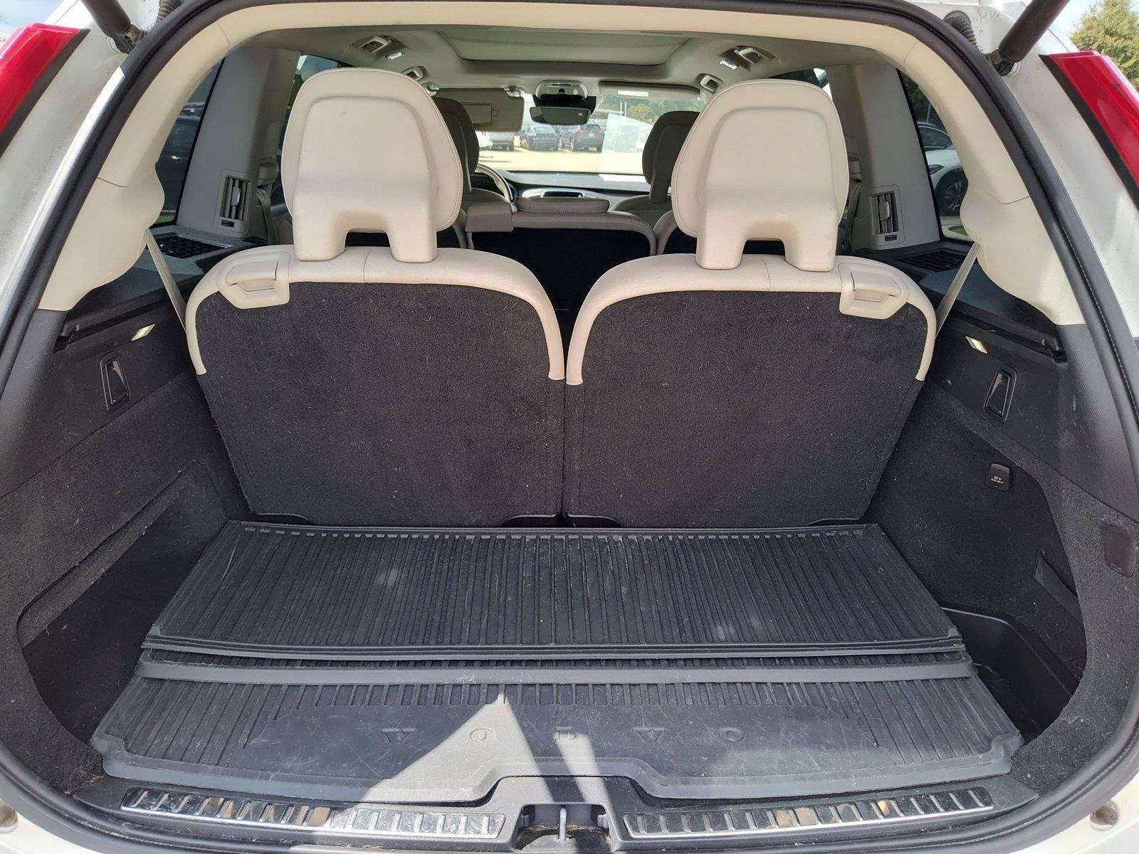 Used 2018 Volvo XC90 T6 Momentum w/ Convenience Package AWD/4WD image 6