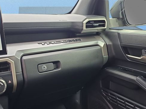 Used 2025 Toyota Tacoma TRD Sport image 20