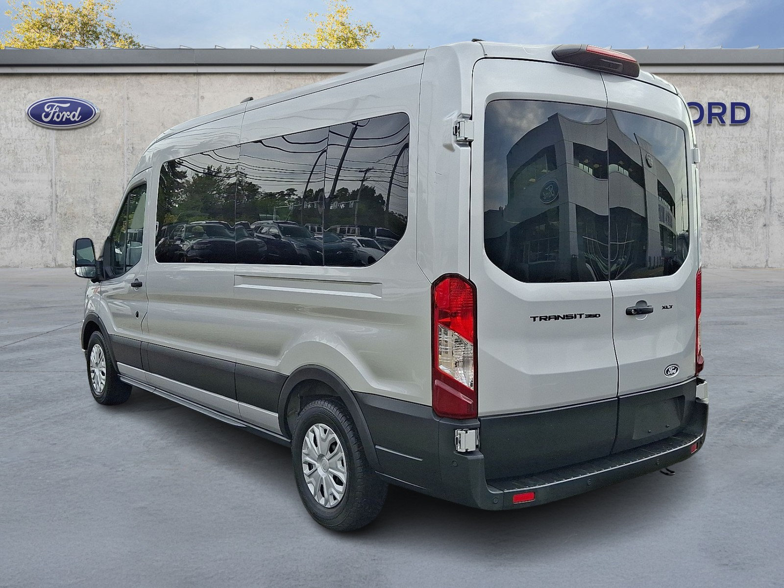 Used 2026 Ford Transit 350 XLT RWD image 4