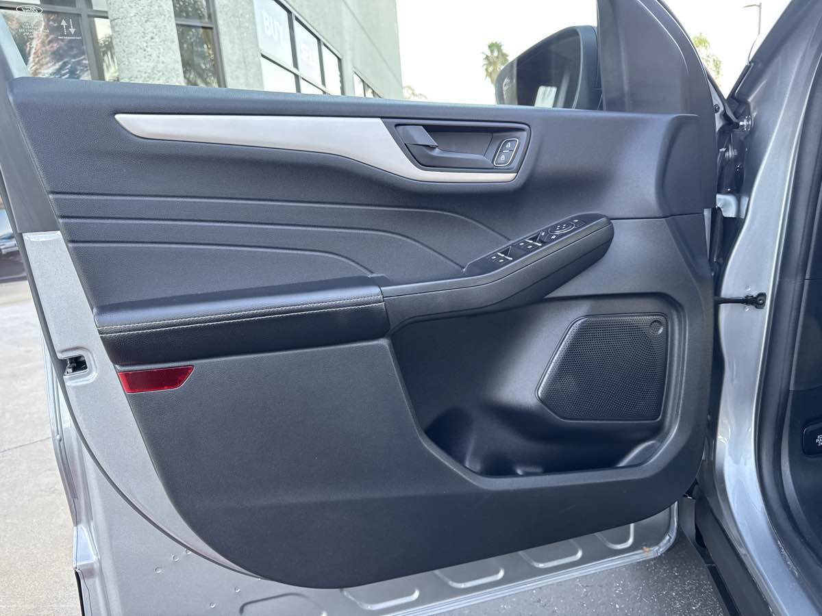 Used 2022 Ford Escape SE FWD image 29