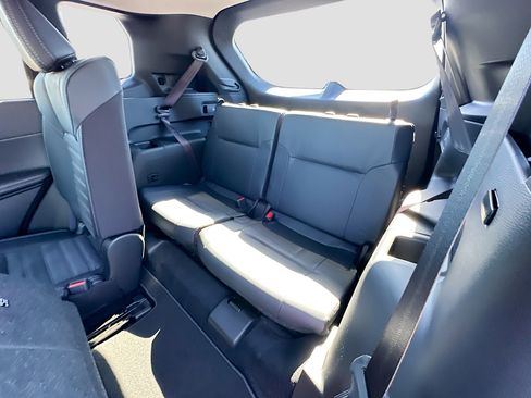 New 2025 Mitsubishi Outlander SE image 18