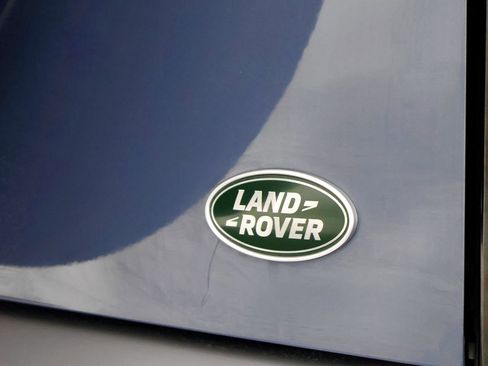 Used 2023 Land Rover Defender 90 S image 21