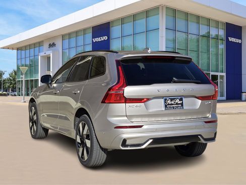Used 2025 Volvo XC60 T8 Plus w/ Protection Package Premier image 4