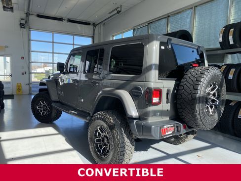 Used 2018 Jeep Wrangler Unlimited Sahara image 3