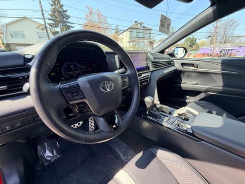 Used 2025 Toyota Camry SE w/ Convenience Package image 21