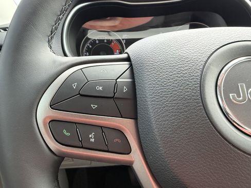 Used 2020 Jeep Cherokee Limited w/ Technology Group image 29