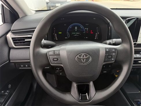 Used 2025 Toyota Camry LE image 13