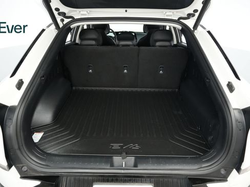 Used 2022 Kia EV6 Wind RWD image 8