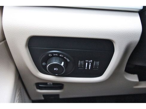 Used 2023 Jeep Grand Cherokee L Limited w/ Black Appearance Package image 18