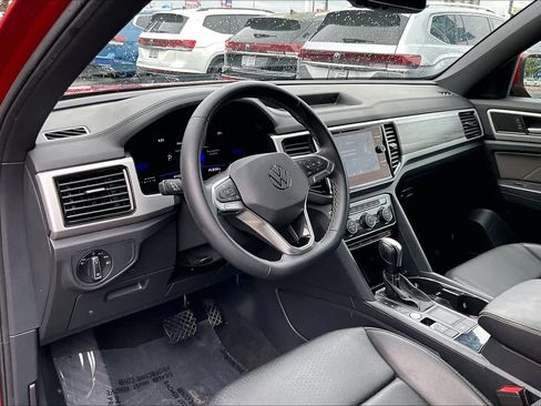 Certified 2022 Volkswagen Atlas Cross Sport SE w/ Black Wheel Package image 17