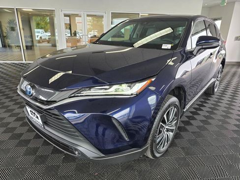 Used 2023 Toyota Venza LE AWD/4WD image 7