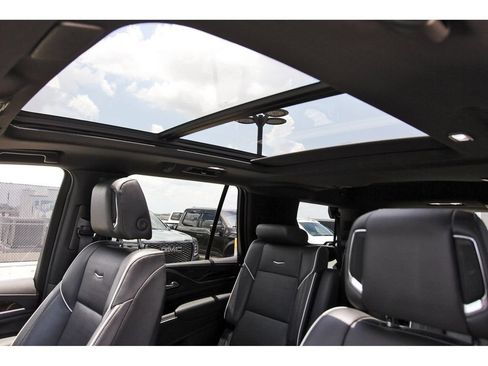Used 2023 Cadillac Escalade Premium Luxury RWD image 30
