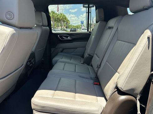Used 2024 Chevrolet Suburban LT RWD image 19