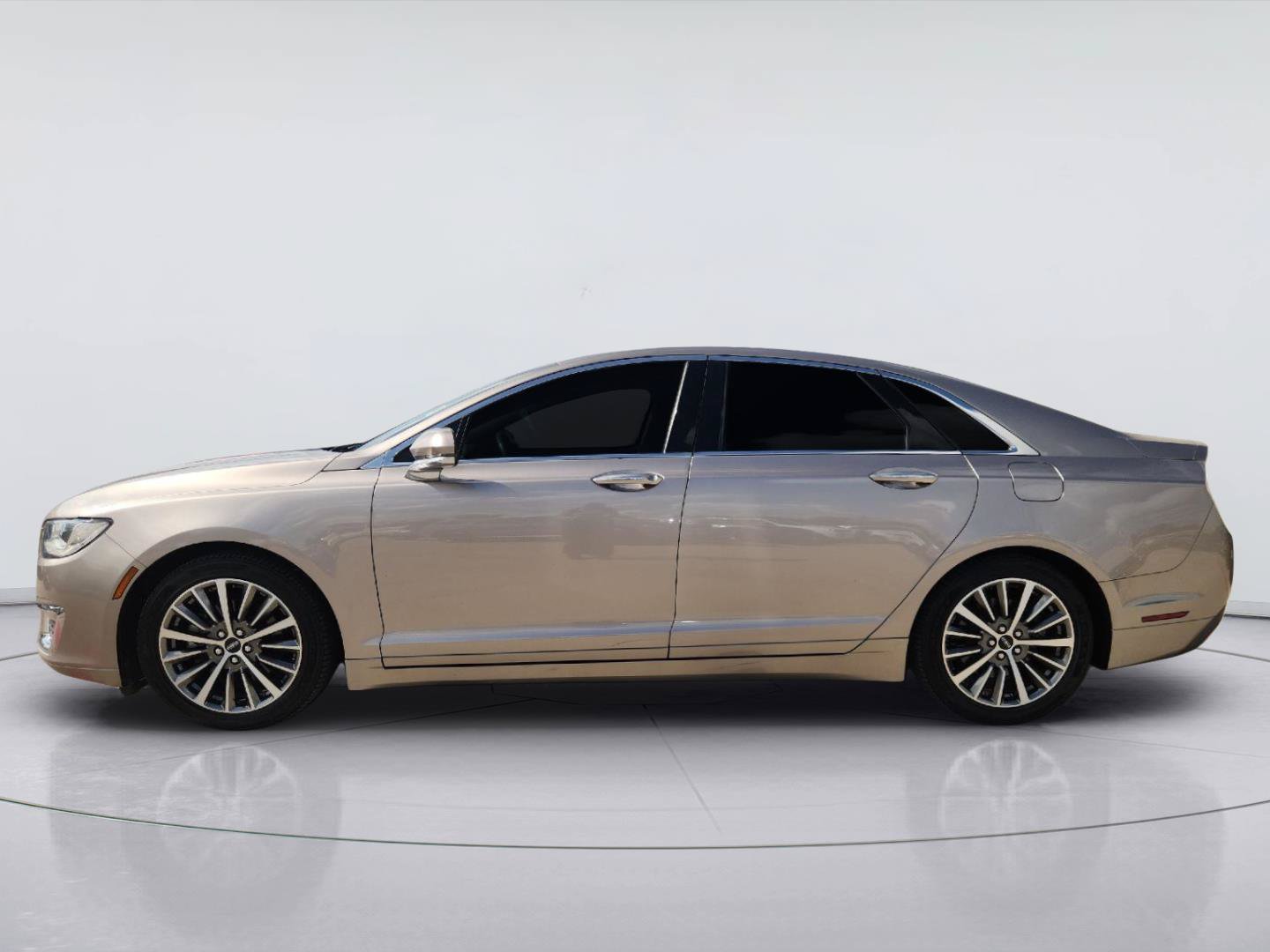 Used 2020 Lincoln MKZ w/ Convenience Package FWD image 4