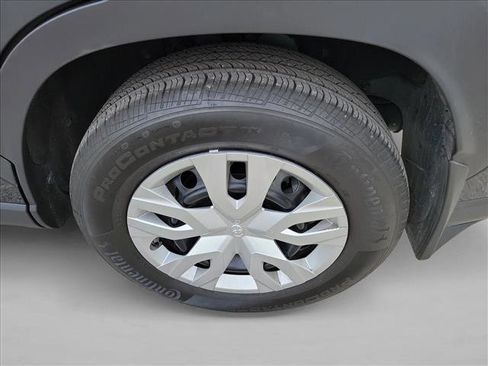 Used 2025 Toyota Corolla Cross L image 12