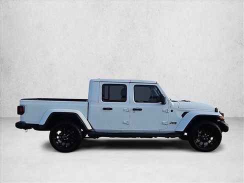 Used 2025 Jeep Gladiator Sport AWD/4WD image 4
