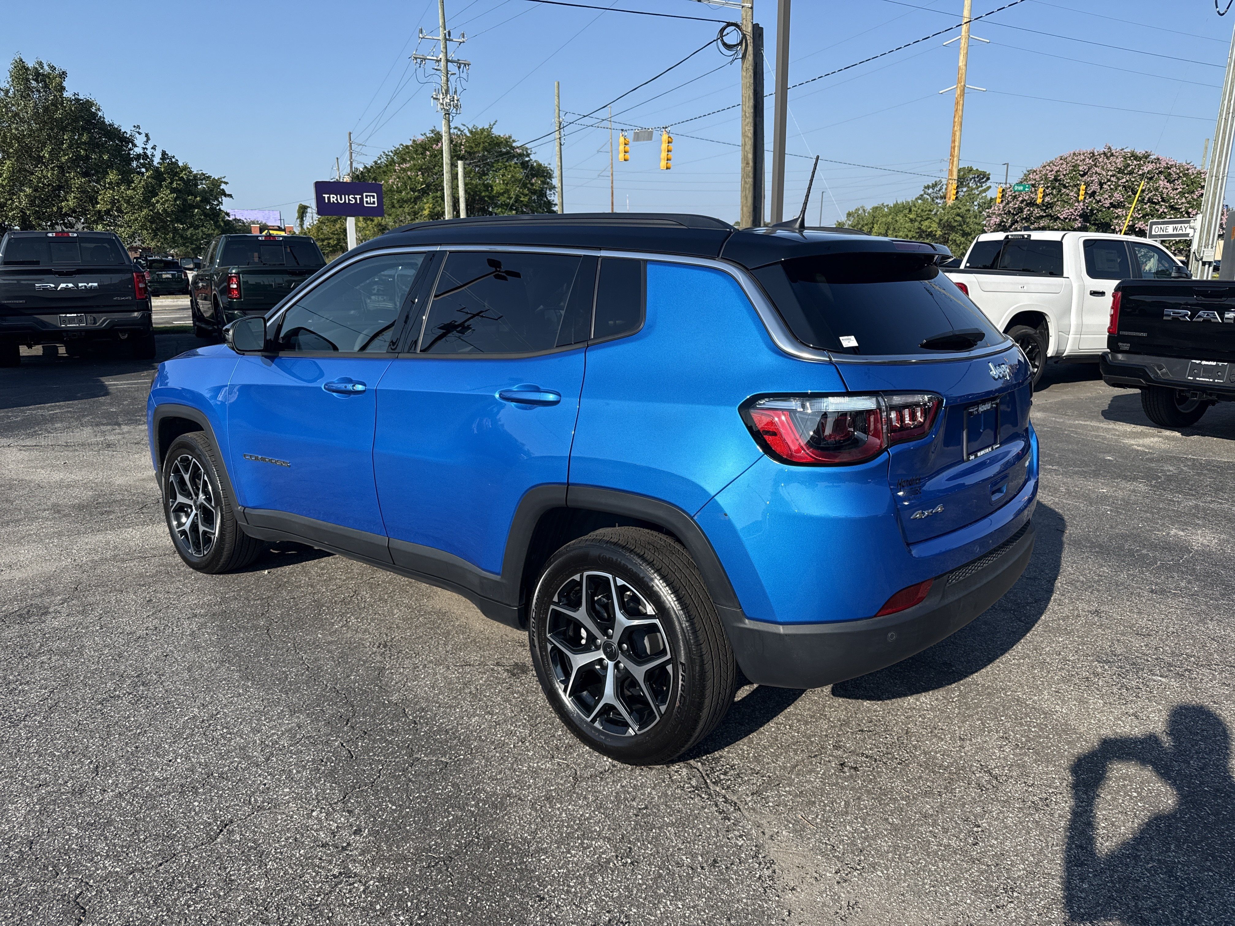 Used 2025 Jeep Compass Limited AWD/4WD image 10