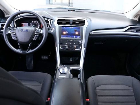 Used 2020 Ford Fusion SE FWD image 26