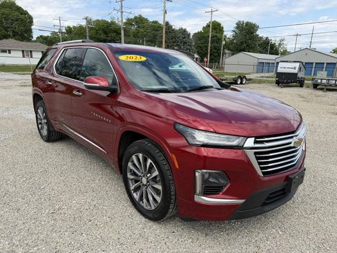 Used 2023 Chevrolet Traverse Premier FWD image 7