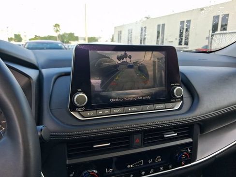 Used 2025 Nissan Rogue SV w/ SV Premium Package FWD image 22