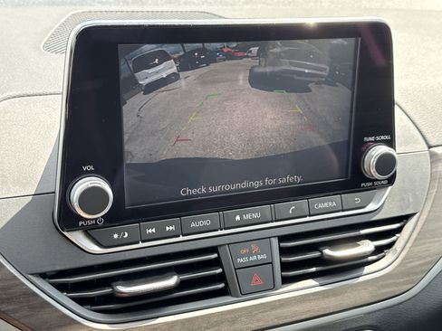 Used 2025 Nissan Altima 2.5 SV image 17