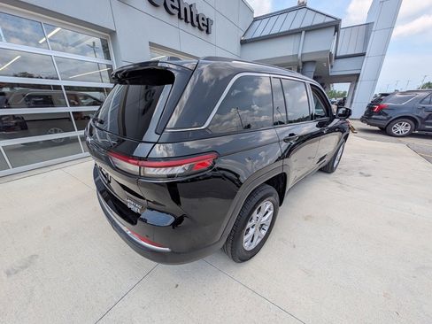 Used 2022 Jeep Grand Cherokee Limited image 6