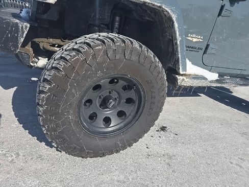 Used 2014 Jeep Wrangler Unlimited Sahara w/ Dual Top Group image 11