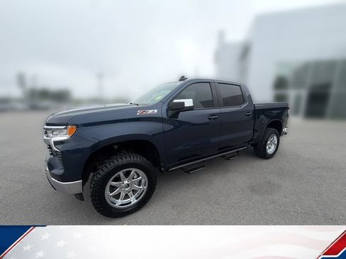 Used 2022 Chevrolet Silverado 1500 LT w/ Z71 Off-Road Package AWD/4WD image 17