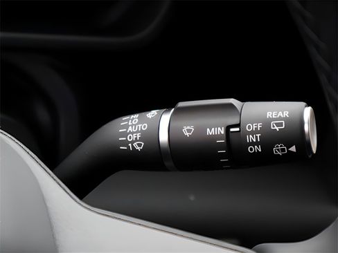 New 2025 Land Rover Defender 90 X-Dynamic SE image 36