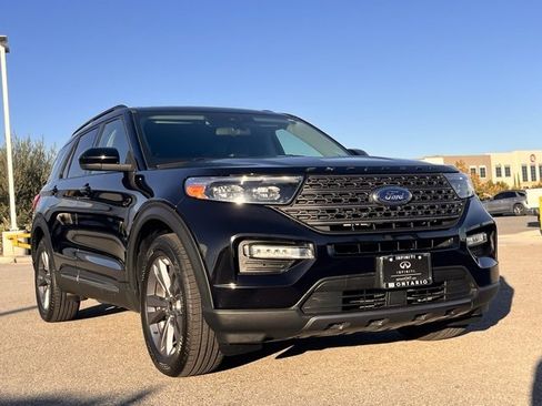 Used 2022 Ford Explorer XLT w/ Equipment Group 202A image 7