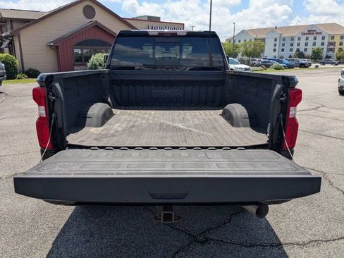 Used 2022 Chevrolet Silverado 2500 High Country w/ Technology Package AWD/4WD image 13