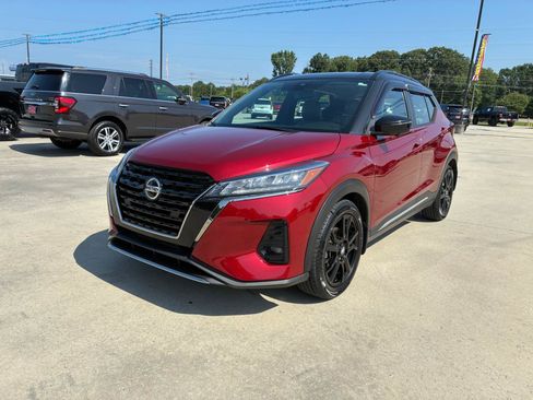 Used 2021 Nissan Kicks SR w/ SR Premium Package FWD image 2