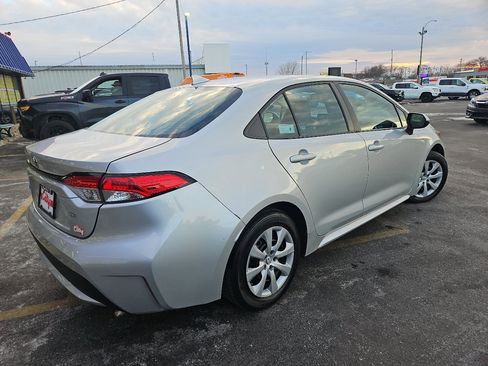 Used 2022 Toyota Corolla LE image 5