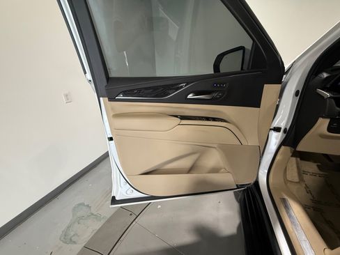 Used 2023 Cadillac Escalade Premium Luxury AWD/4WD image 14
