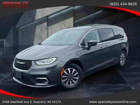 Used 2021 Chrysler Pacifica Touring w/ Cold Weather Group FWD image 1
