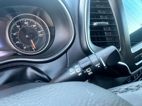 Used 2019 Jeep Cherokee Trailhawk AWD/4WD image 12