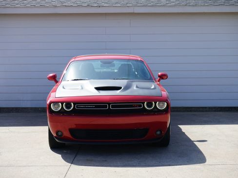 Used 2016 Dodge Challenger R/T w/ Driver Convenience Group image 8