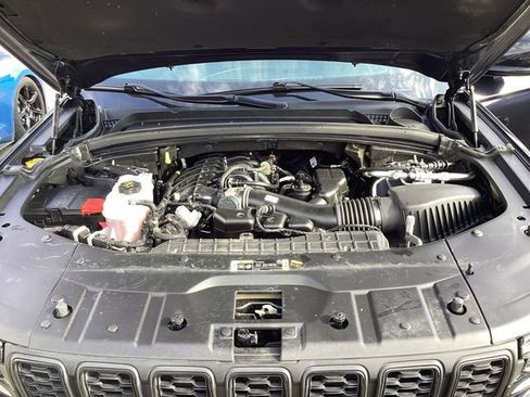 Certified 2024 Jeep Grand Cherokee Limited w/ Black Appearance Package image 18